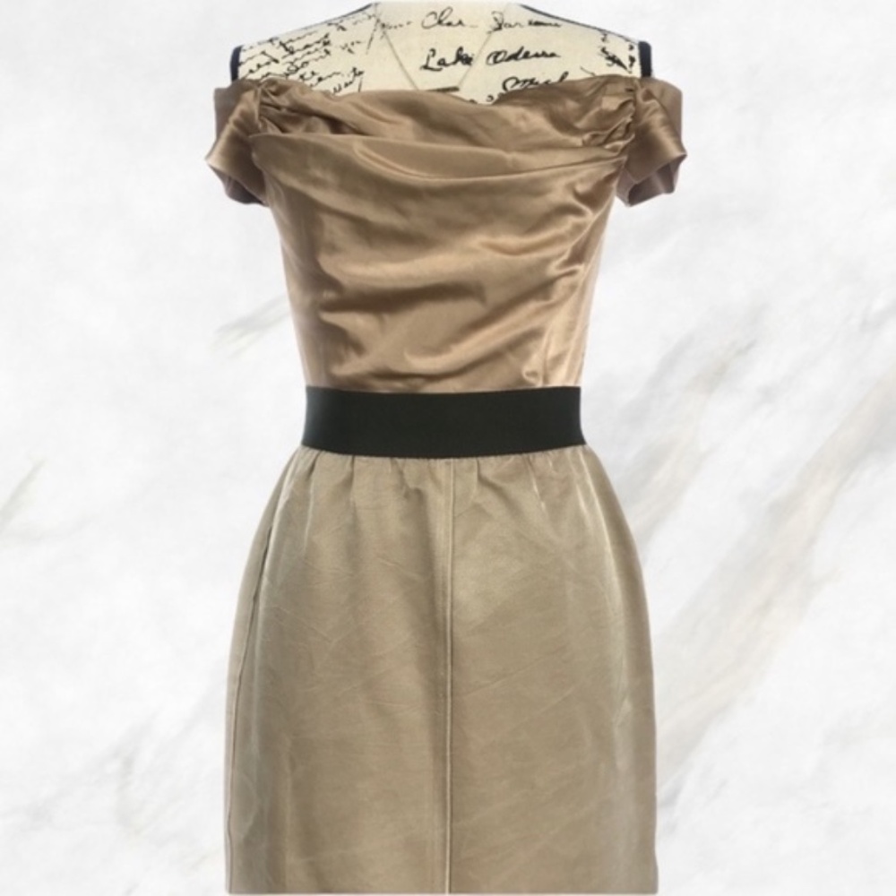 100% Authentic Dolce & Gabbana Gold Off the Shoulder Zip Dress Size 44 (US 8)